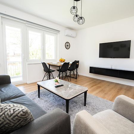 Bright 2Bdr Apartment With Balcony - Free Parking SJJ Esterno foto